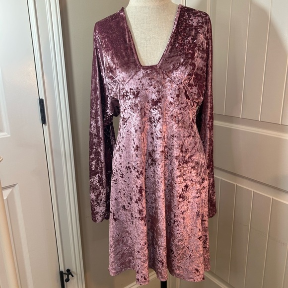ASOS Dusty Rose Velvet Dress. Size 12. Perfect for Transitioning Seasons! - Picture 1 of 10